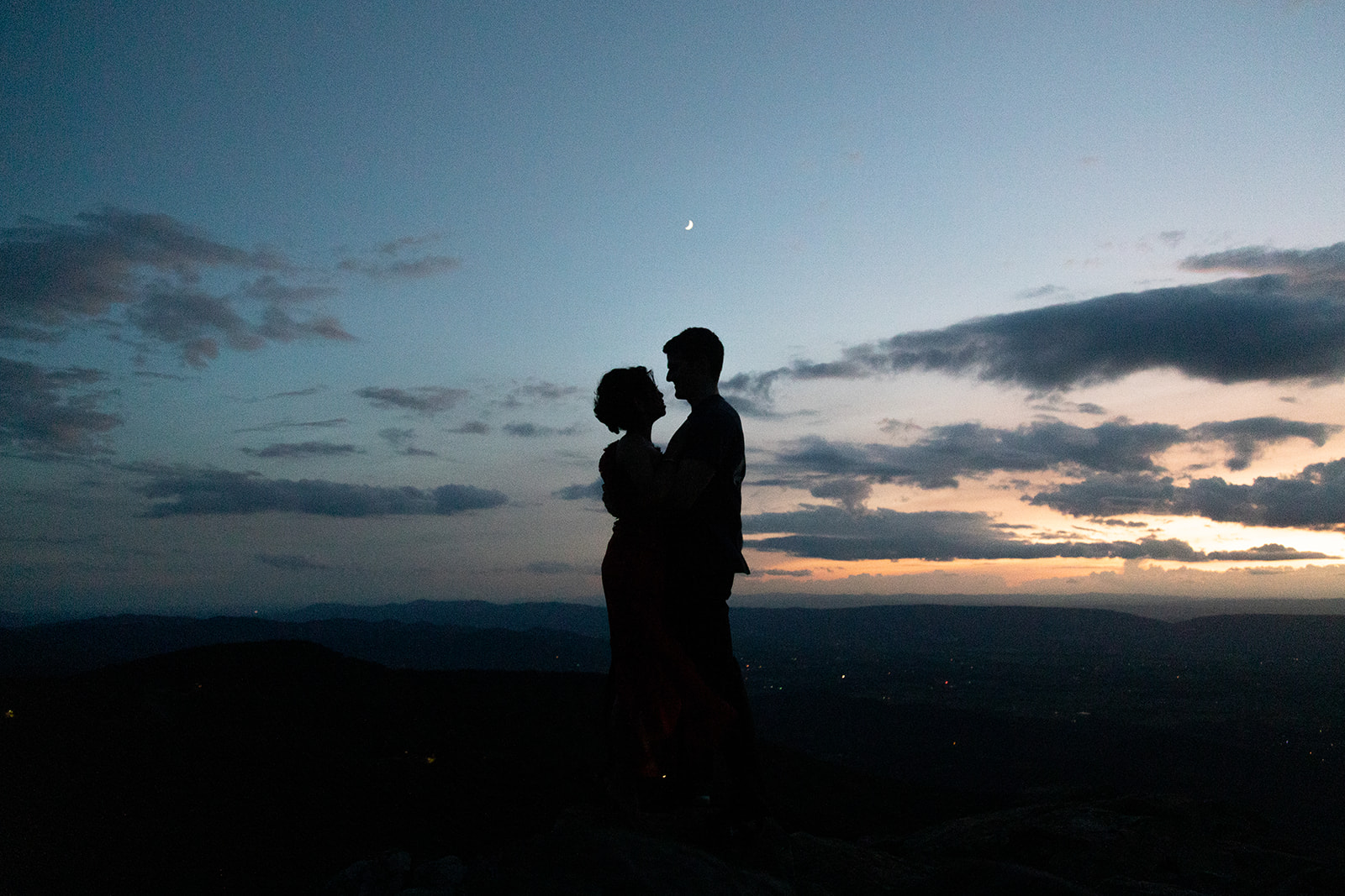 Bride and groom doing their engagement session photos in Shenandoah Virginia with Victoria V Photography. Shenandoah engagement session The best Shenandoah photographer. Shenandoah wedding photographer. Shenandoah elopement photographer. Shenandoah engagement photographer.