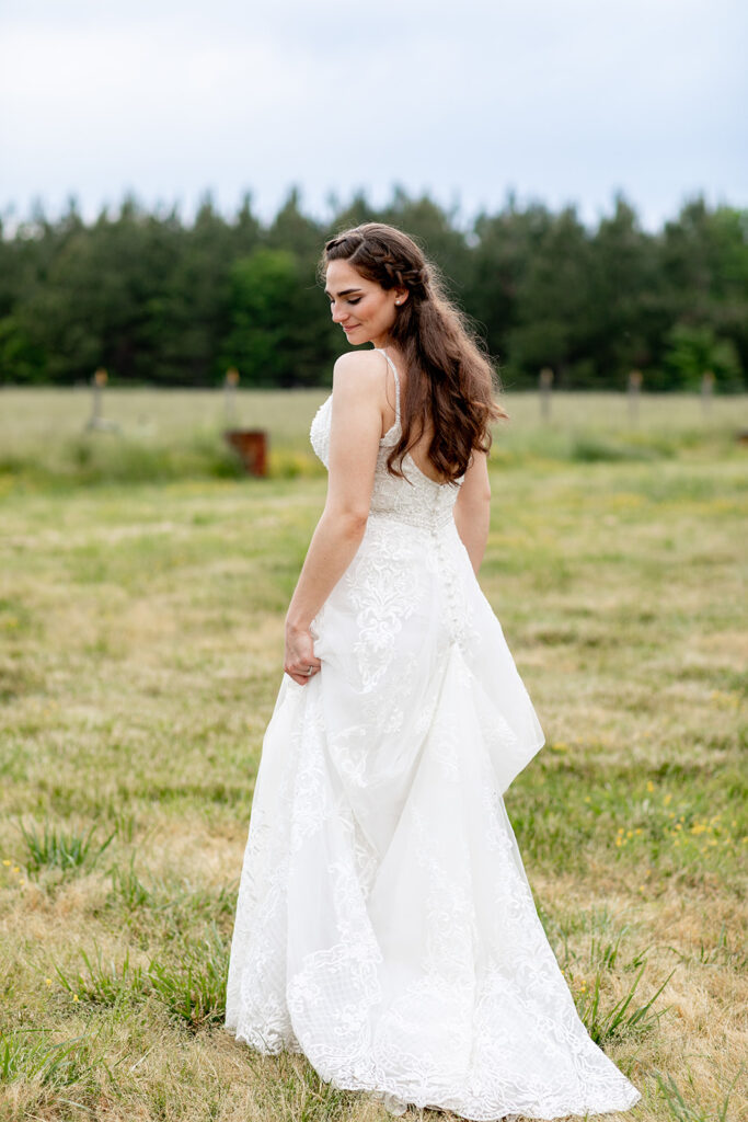 Romantic spring wedding at Oak Creek Farm in Virginia – candid moments, joyful celebrations, and golden hour portraits of a Virginia Bride and Groom, featuring rustic elegance and countryside charm.