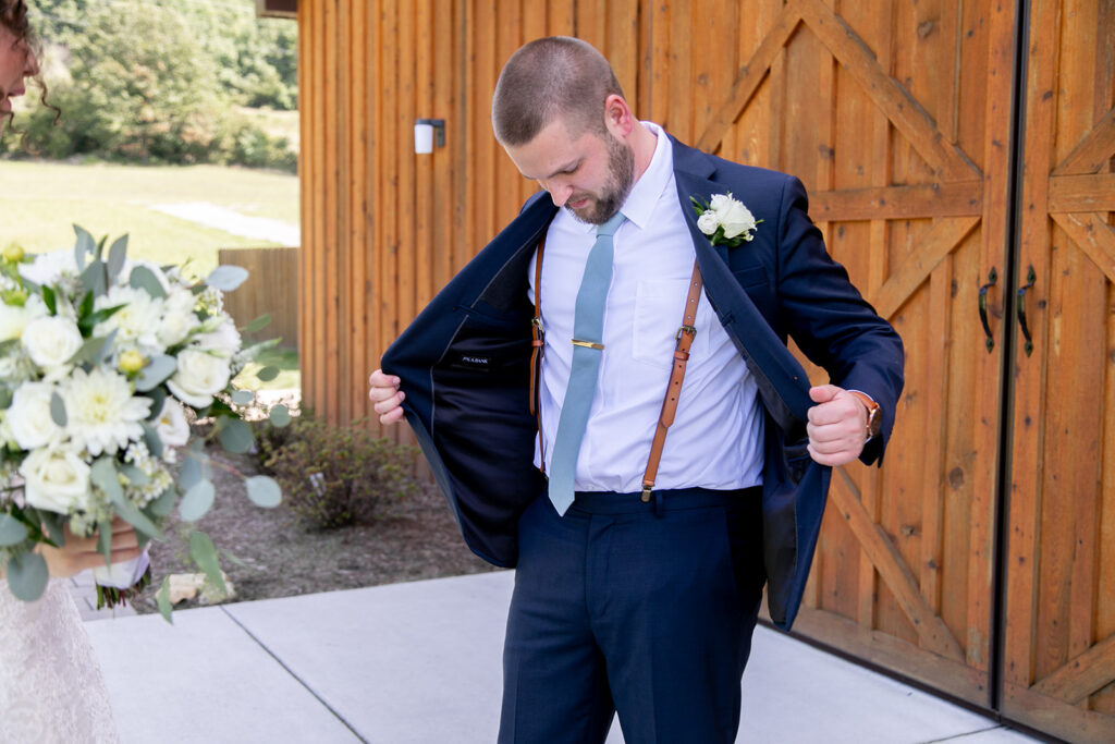 Elegant and adventurous mountain wedding at Stoneyman Valley Ranch – bride and groom portraits with Blue Ridge Mountain views, joyful first look, fun bridal party moments, and stunning sunset photos atop Little Stoneyman Overlook.