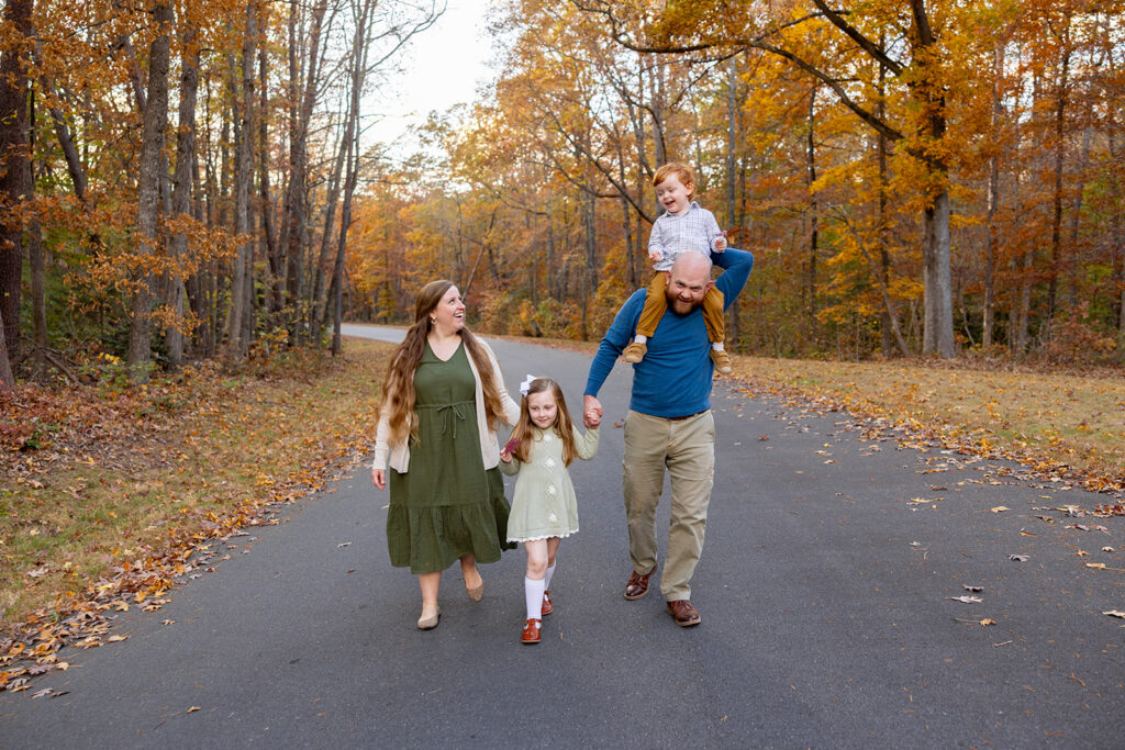 neutral toned family coordinated outfits for fall family photo session