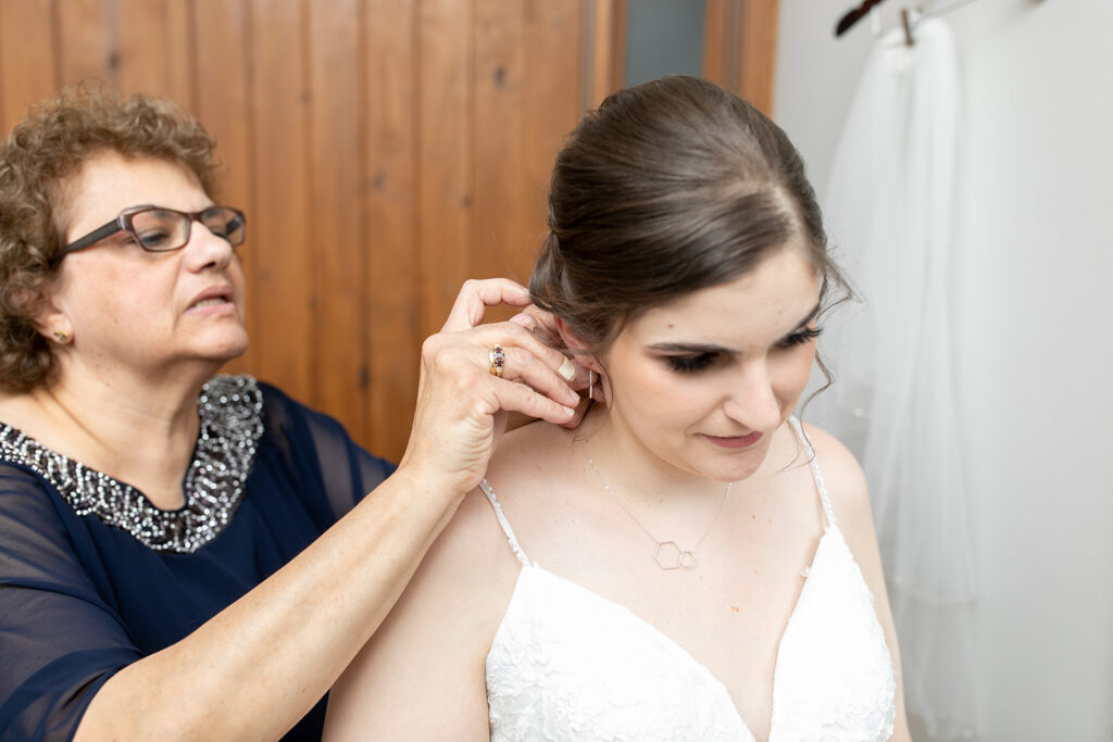 Bride getting ready in the bridal suite at The Woodlands at Algonkian in spring