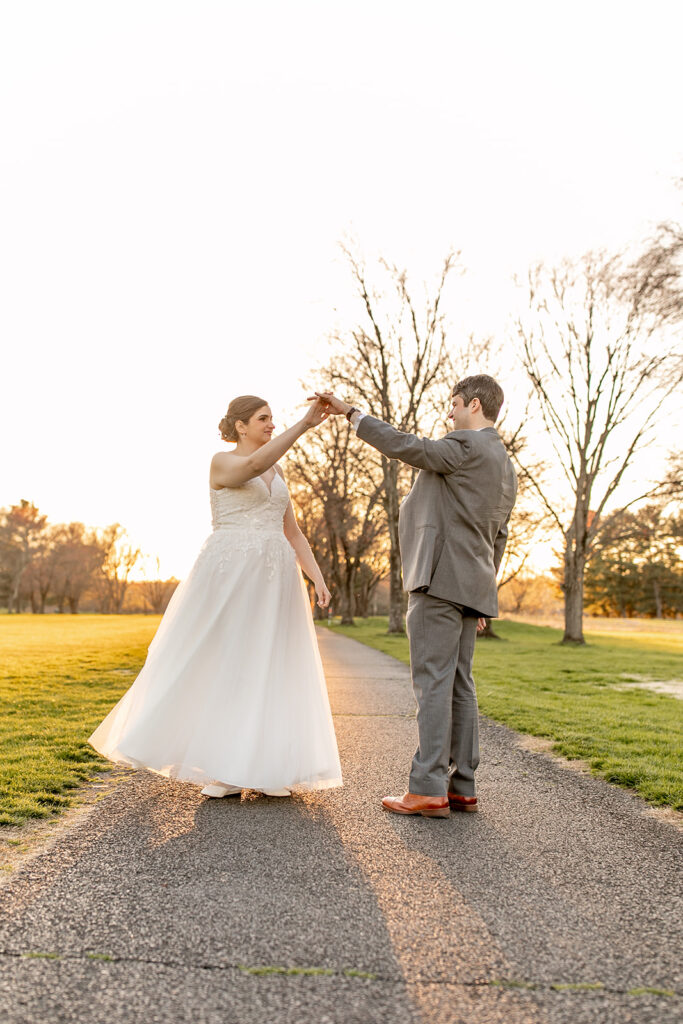 Golden hour wedding photos at The Woodlands at Algonkian golf course