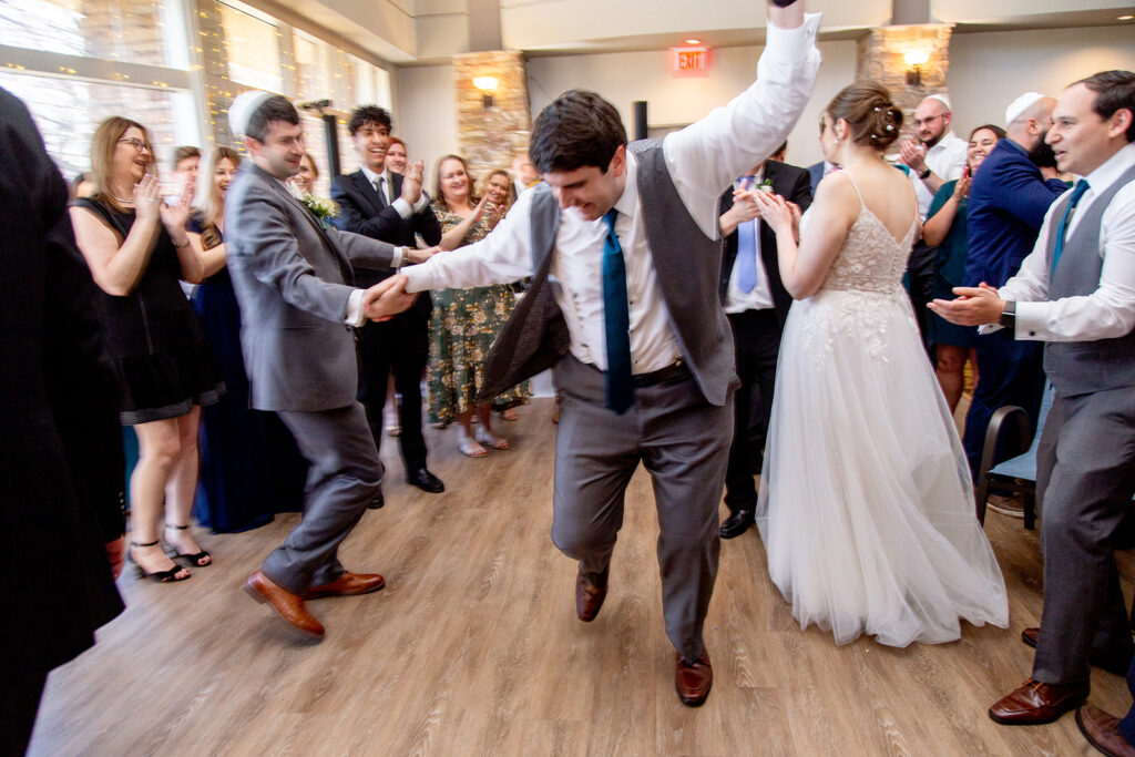 Jewish wedding reception dancing at The Woodlands at Algonkian