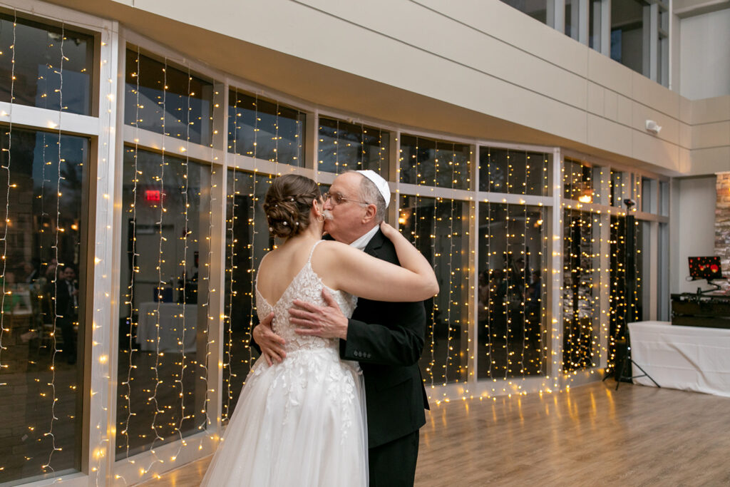Lively wedding reception at The Woodlands at Algonkian in Northern Virginia