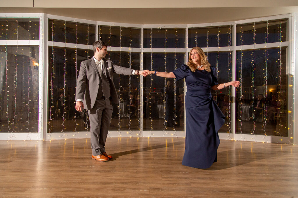 Lively wedding reception at The Woodlands at Algonkian in Northern Virginia