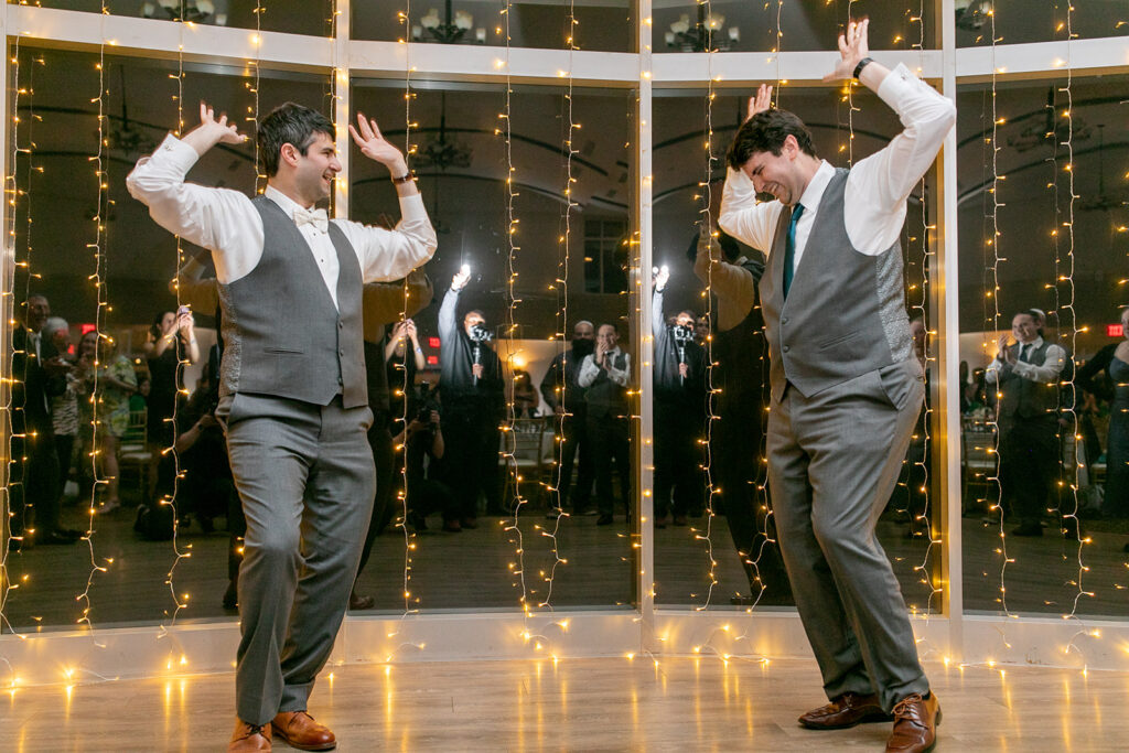 Lively wedding reception at The Woodlands at Algonkian in Northern Virginia