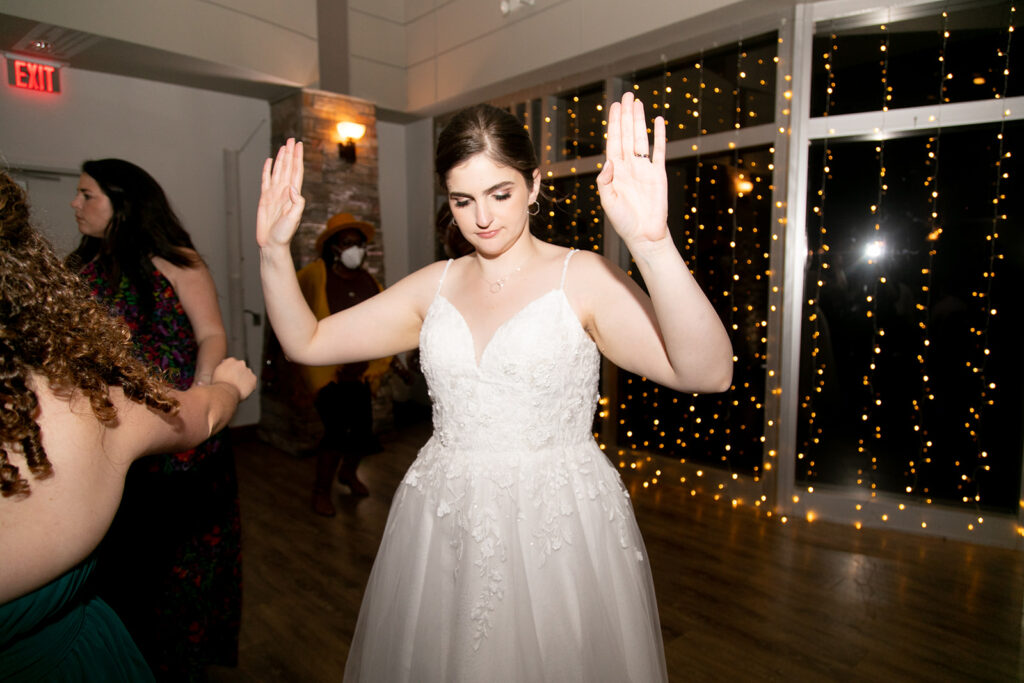 Lively wedding reception at The Woodlands at Algonkian in Northern Virginia